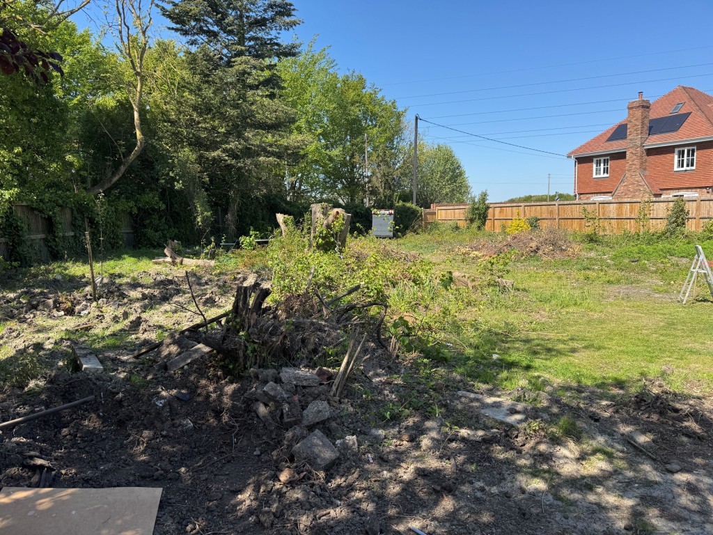 Lot: 24 - FREEHOLD SITE IN SEMI-RURAL LOCATION WITH PLANNING FOR A DETACHED DWELLING - View of site alternative view